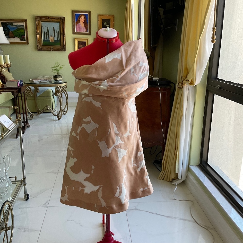 UNIQUE CHLOE FLORAL SILK ONE SHOULDER DRESS